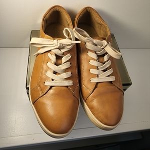 Clarks leather sneaker brown size 9-1/2 leather cushion insoles tie up.